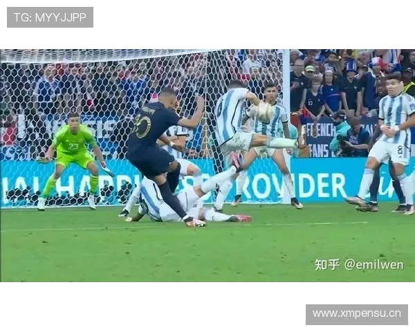 扩大身体面积在足球手球规则中为何仍难判定为犯规？