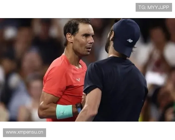 乔丹·汤普森训练完直接去超市抢打折牛排，这反差谁懂