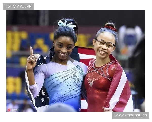 刷到西蒙·拜尔斯的家居照，训练场上的铁人下班后竟像住进了私人度假村