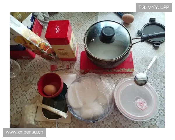 字母哥家冰箱里只放蛋白粉和冰水，连瓶可乐都找不到