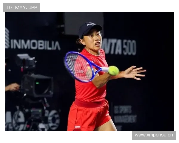 张帅赛场上拼到灰头土脸，社媒里却像度假杂志——这反差真绝了